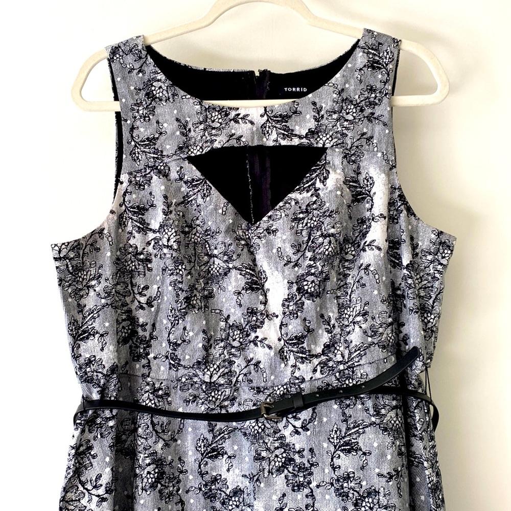 Torrid Retro style black and white flower print dress